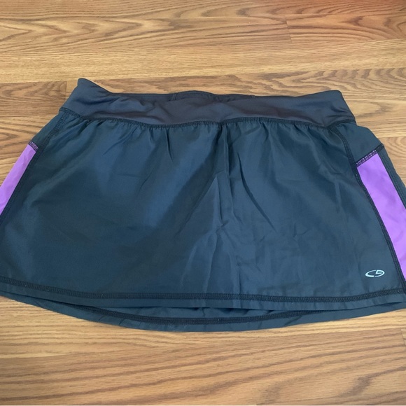 Champion workout Skort. Size L - Picture 1 of 6